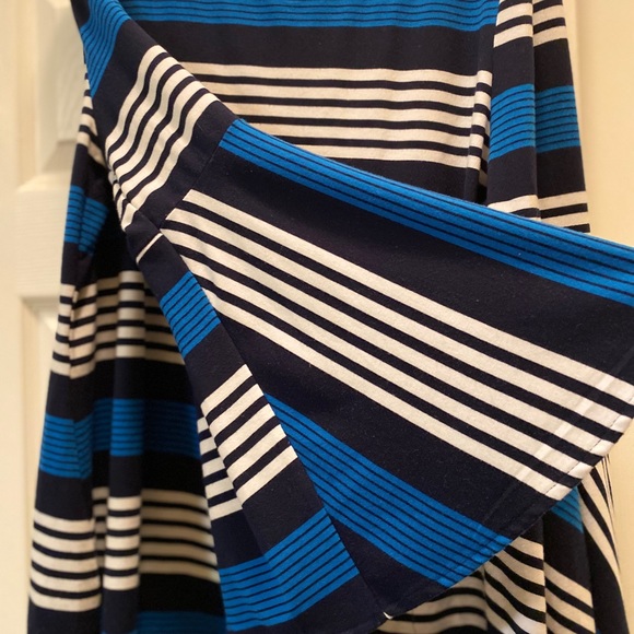 NEW YORK & COMPANY XL Long Sleeve, Bell Sleeve, Casual, - Picture 3 of 5